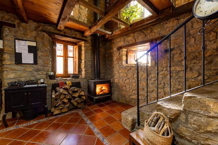 Casa rural para 4 personas, con terraza y vistas, Se admiten mascotas en Carrocera