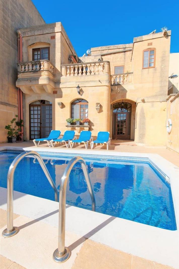 Ferienhaus für 8 Personen, mit Pool und Whirlpool sowie Balkon in Gozo