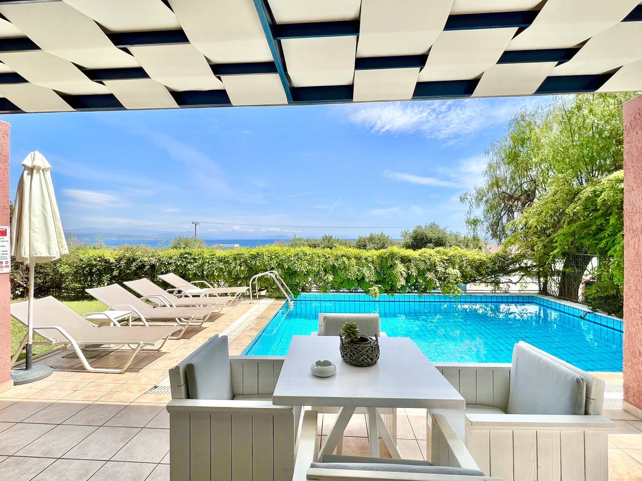Beach Villa Barbati Thalassaki with private pool in Μπαρμπάτι, Κέρκυρα