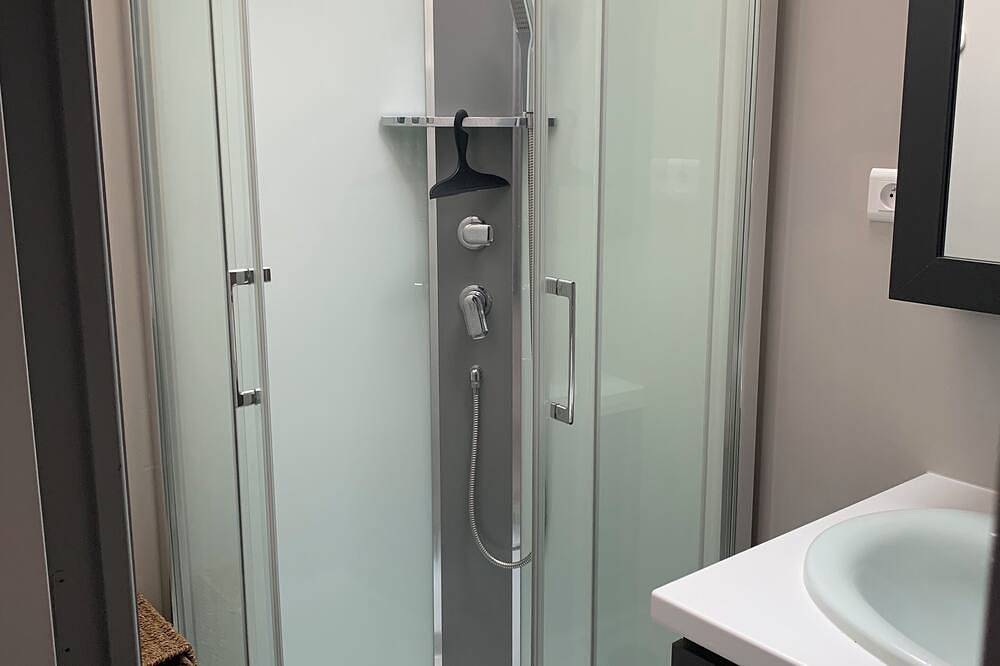Appartement entier, Chambre D'Hotes à 5 mn des bords de la Rance in Calorguen, Région de Dinan