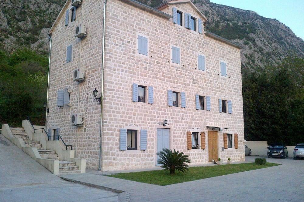 Villa für 2 Personen in Dobrota, Montenegro