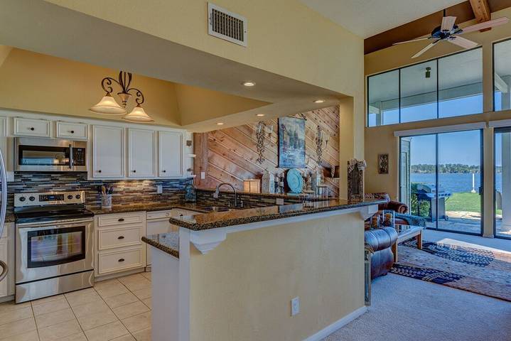 Vacation rental for 8 people, with terrace and pool in Lake Conroe