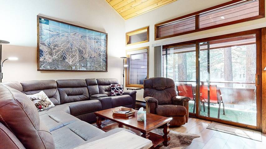Vacation rental for 8 people, with pool and hot tub as well as terrace in Mammoth Mountain