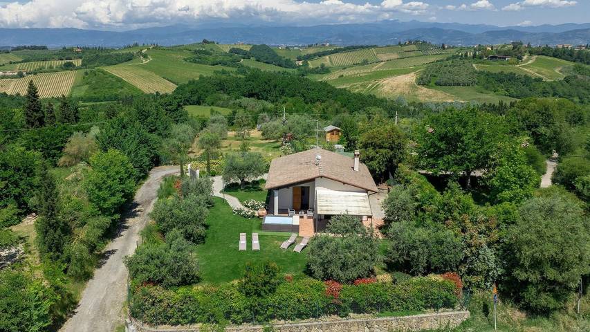 Villa für 2 Personen, mit Terrasse und Whirlpool sowie Garten in der Toskana - 2