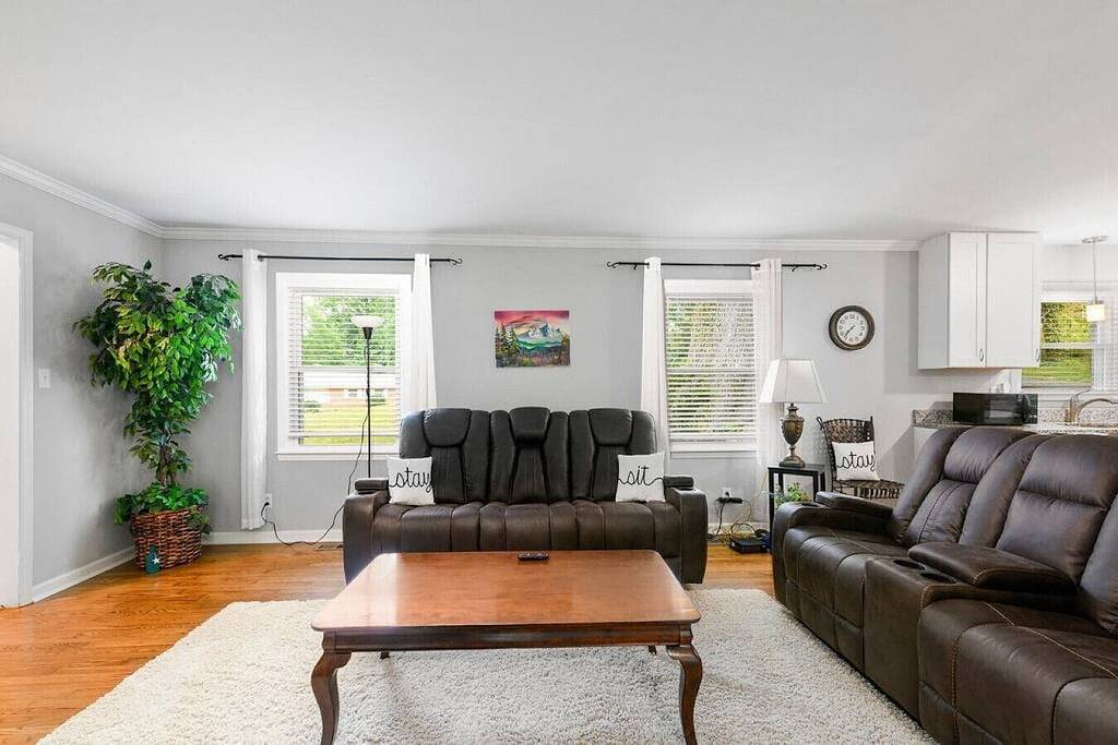 Modern Charm & Garden View in Greensboro, Guilford County