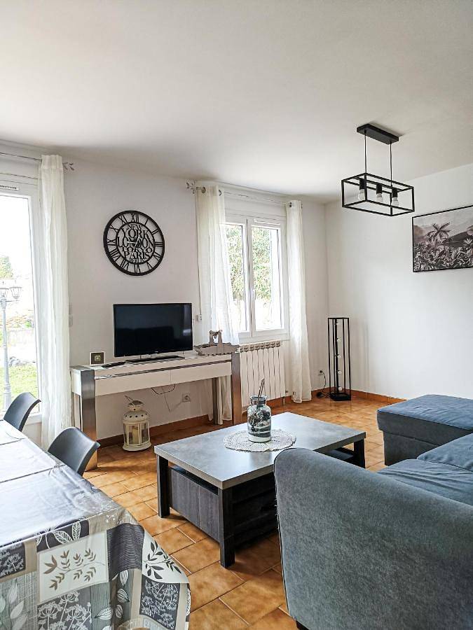 Location de vacances pour 6 personnes, avec vue et jardin à Thuir