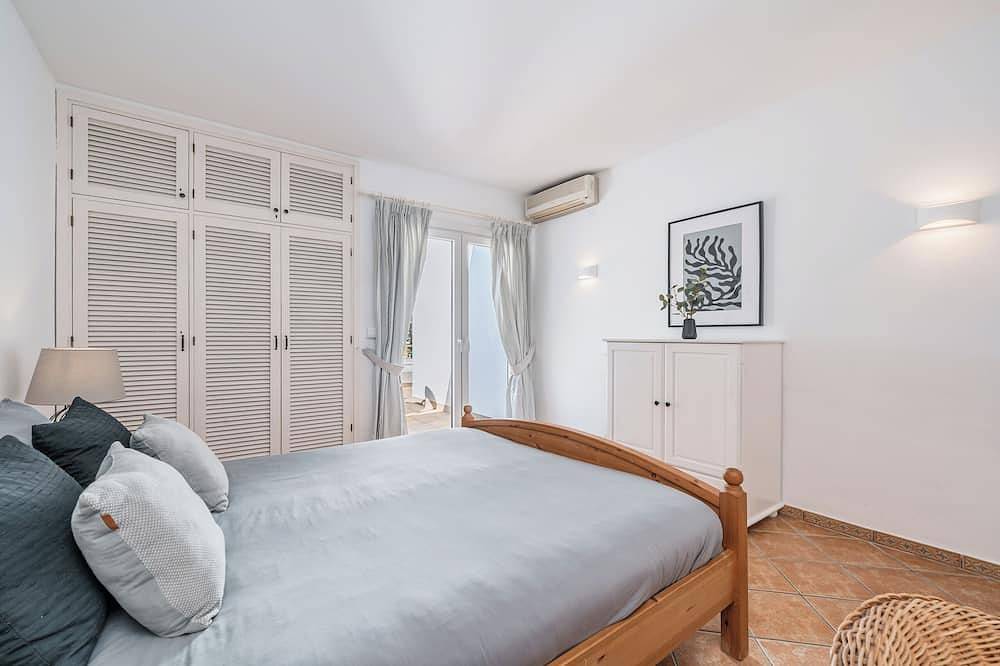 Ganze Wohnung, Neu, Wohnung mit Blick auf den Strand, mit Ac und Wifi, 5 Minuten von der Innenstadt entfernt in Cala d'Or, Santanyí