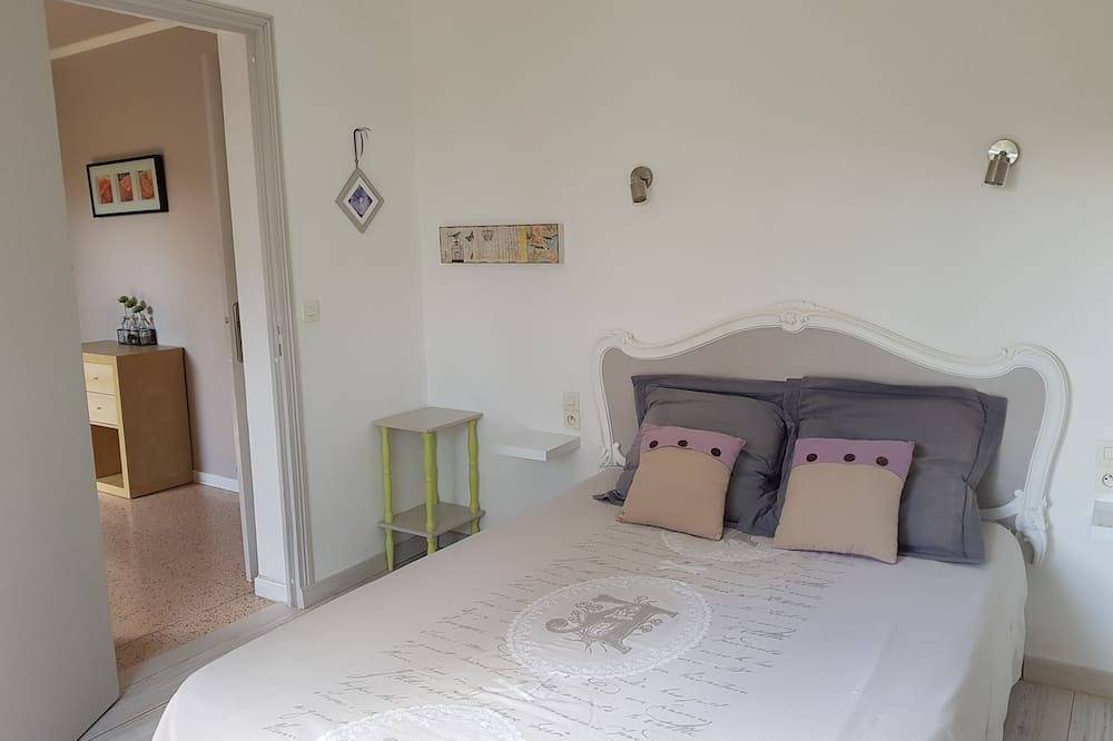 Entire apartment, Appartement Indépendant Avec sa Terrasse, Entre mer et Montagne in Vence, Cannes region