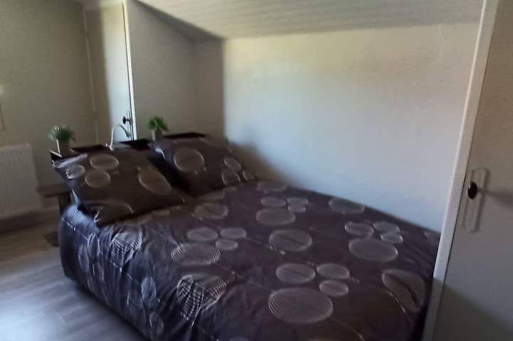 Ganze Wohnung, Comfortable apartment for curists and holidaymakers in Montchalusset in Châtel-Guyon, Regionaler Naturpark Volcans d'Auvergne