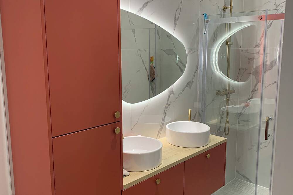 Between Aix and the Luberon: single-storey house with swimming pool and flower garden in Coudoux, Aix-en-Provence region