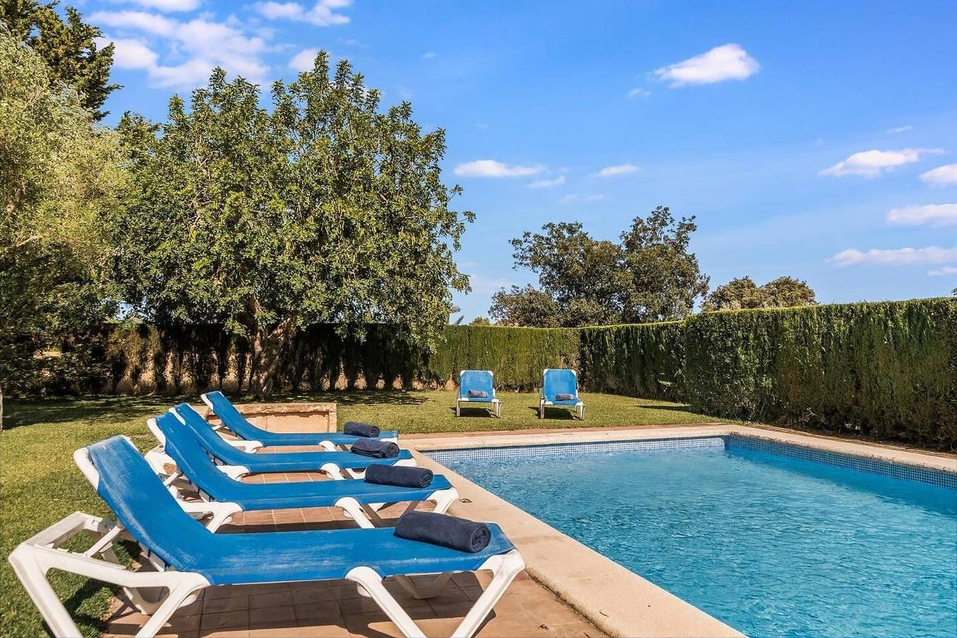 Vacation Home Finca Can Moleta with Garden, Pool, Wi-Fi & Terrace in Manacor, East Majorca