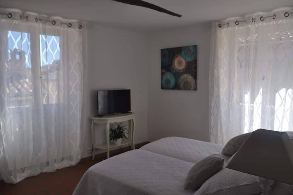 Very nice house of 120 m2 in the heart of Valbonne village for 6 people in Valbonne, Cannes region