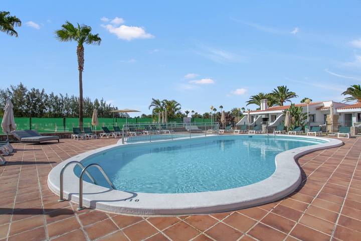 'Verde' with Shared Pool, Wi-Fi and Air Conditioning in Campo Internacional, San Bartolomé de Tirajana