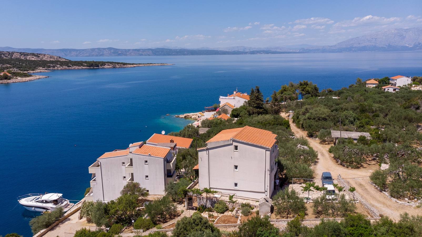 Geheel appartement, Eenkamerappartement aan het strand Baai Pokrivenik (Hvar) A-4604-d in Gdinj, Hvar