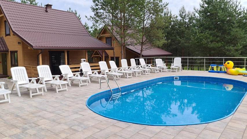 Domek letniskowy dla 7 osób, z ogród i taras oraz basen i basen dla dzieci, zwierzęta dozwolone w Województwo warmińsko-mazurskie