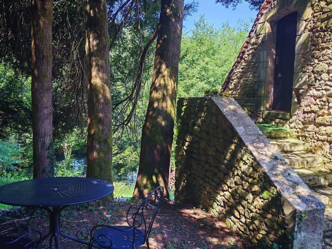 Geheel appartement, Studio "Vert d'Eau" mit Blick auf das Wasser in Urval, Périgord Pourpre
