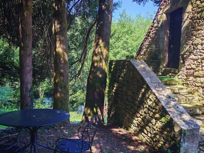 Gîte pour 2 personnes, avec jardin et piscine à Urval