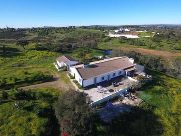 Chambre d’hôte pour 3 personnes, avec piscine ainsi que jardin et vue à Évora