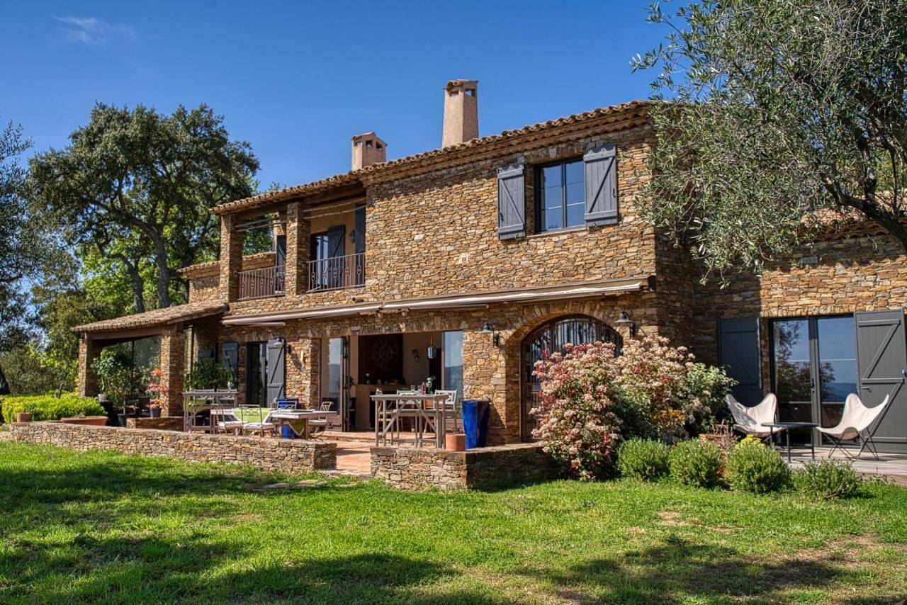 Queen Room with Sea View in La Garde-Freinet, Côte méditerranéenne (France)