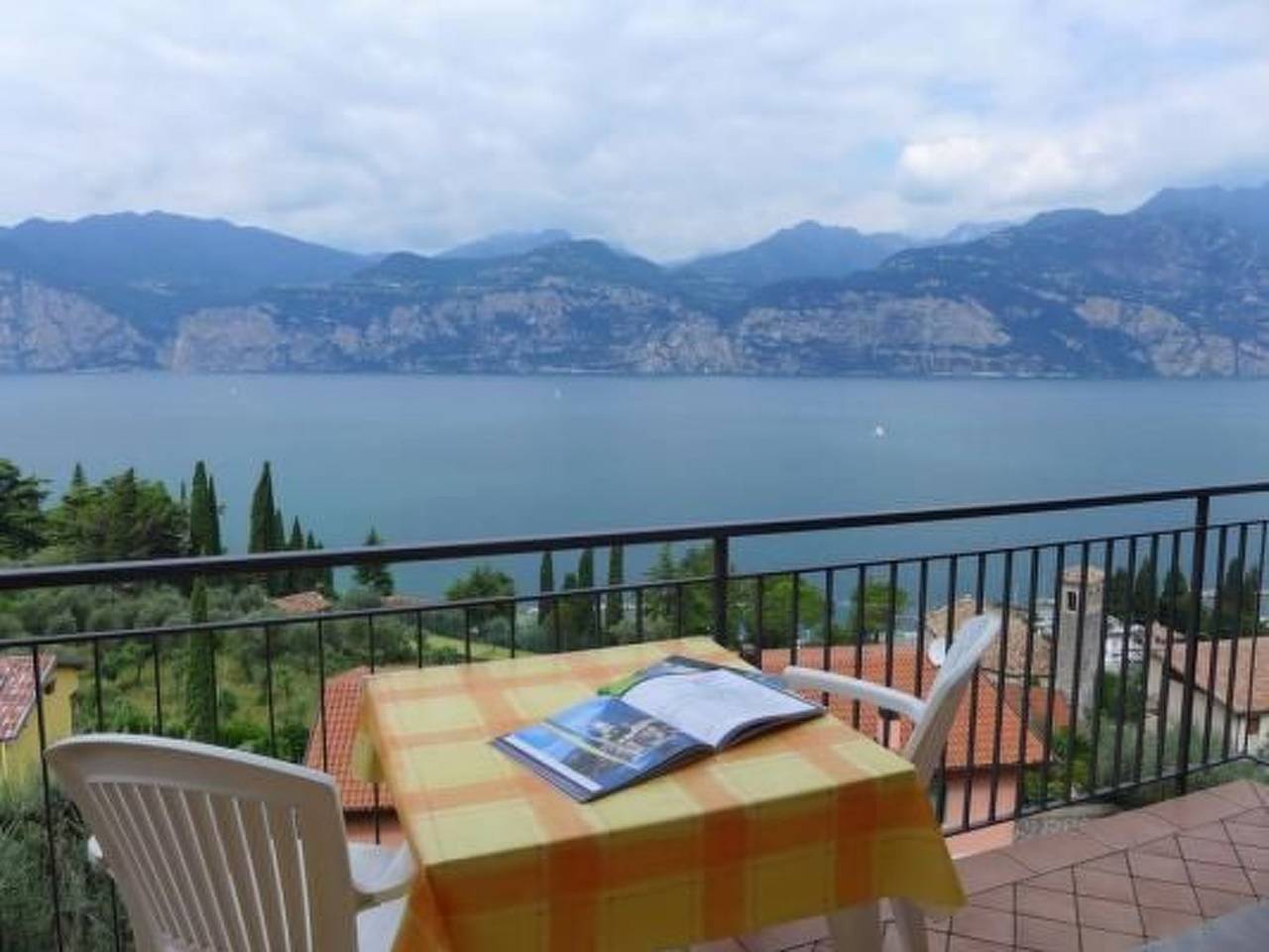 Appartement entier, Zwei-Zimmer-Wohnung mit Balkon und herrlichem Seeblick in Malcesine, Montagnes autour du lac de Garde