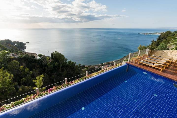 Hôtel pour 2 personnes, avec piscine et vue ainsi que sauna et terrasse