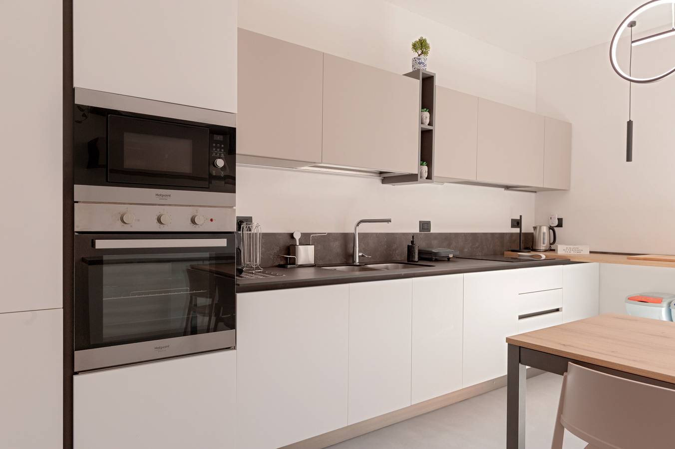 Ganze Wohnung, Ferienwohnung 'Riva 26 - Vista Mare E Design' mit Meerblick, Balkon und Wi-Fi in Livorno, Etruskische Küste