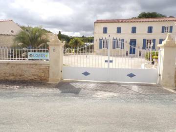 Chambre d’hôte pour 2 personnes, avec vue et jardin ainsi que bassin pour enfant et piscine à Port-d'Envaux