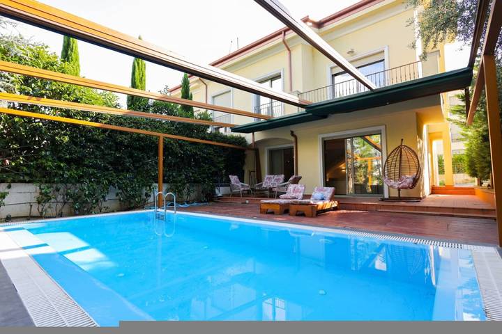 Ferienhaus für 7 Personen mit Pool in Tiranë, Albanien