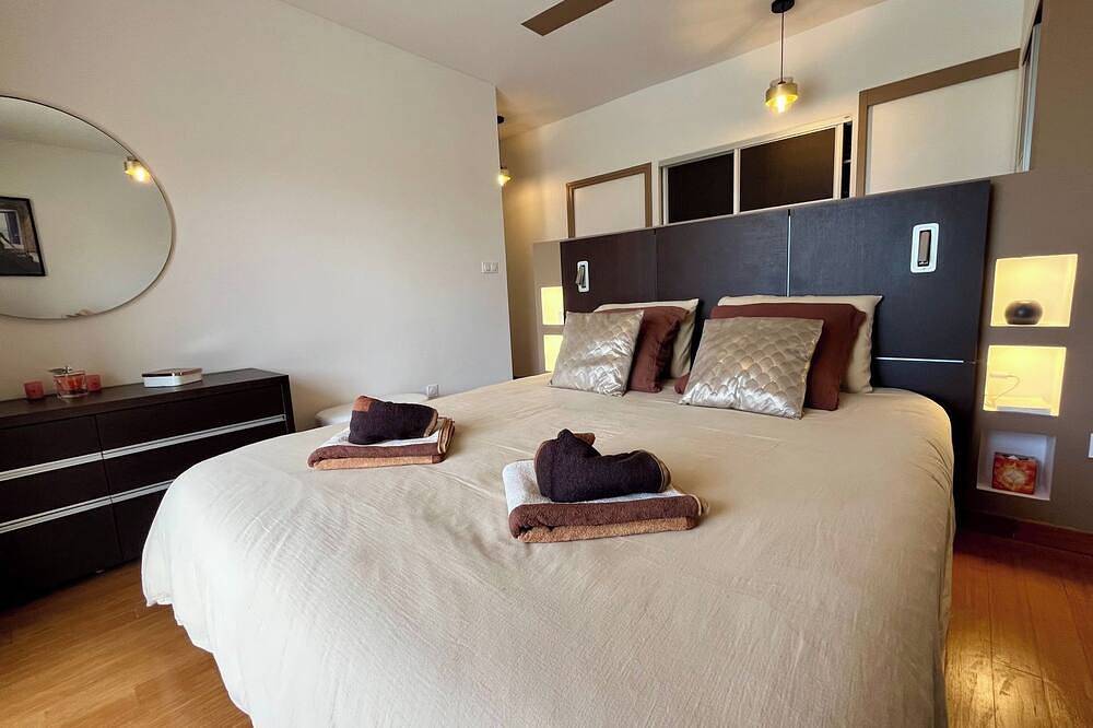 Villa Bahia located between the Calanques of Marseille, the Camargue and the Alpilles. in Saint-Mitre-les-Remparts, Istres region