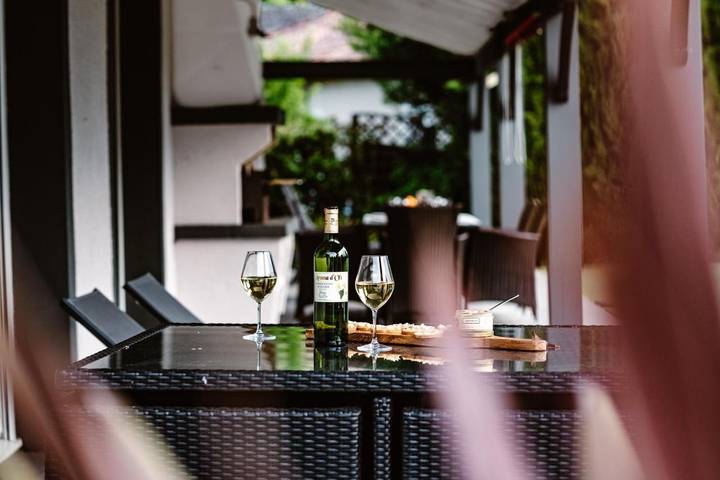 Location de vacances pour 6 personnes, avec jardin ainsi que piscine et vue à Lanzac - 3