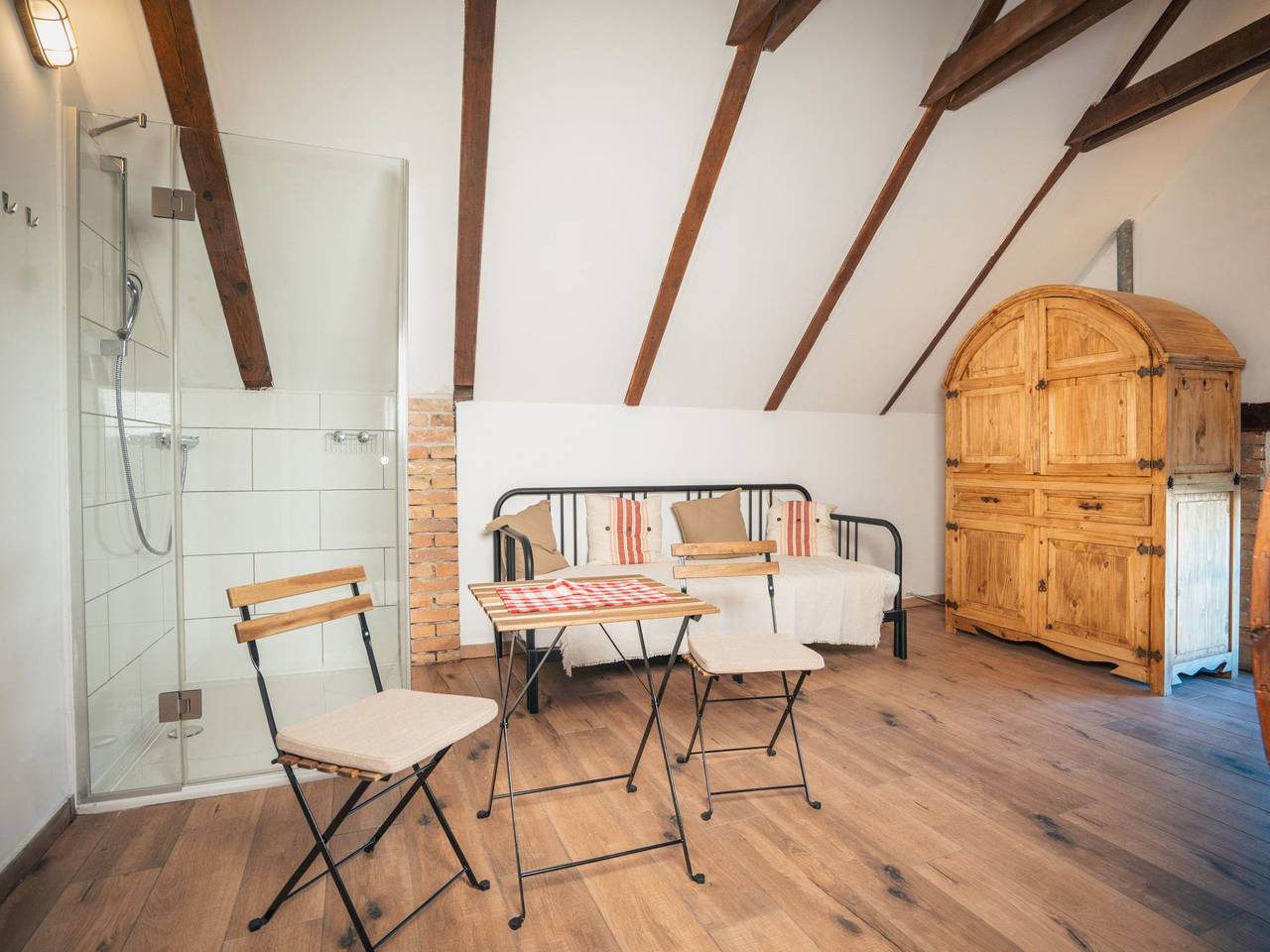 Ganze Ferienwohnung, Weinfass-Suite für 4 Personen in Grub an der Mar in Grub an der March, Niederösterreich