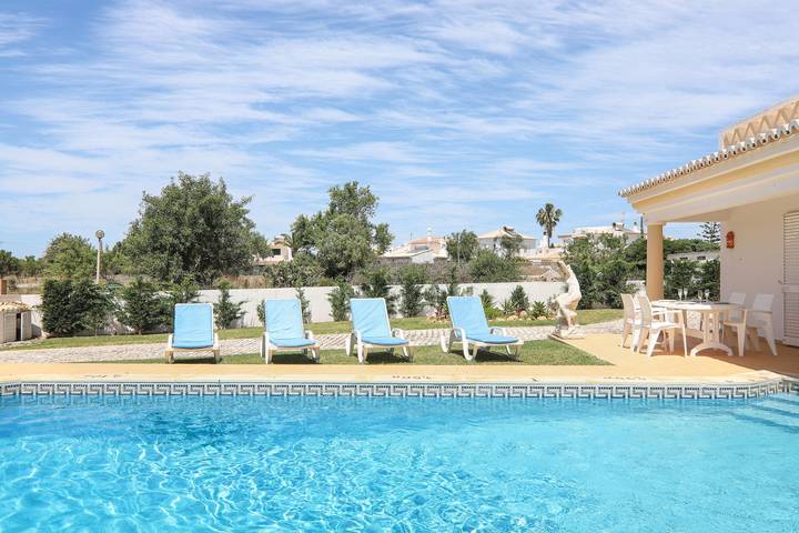 Villa Lauka with Balcony, Garden & Terrace; Parking Available in Guia, Faro District