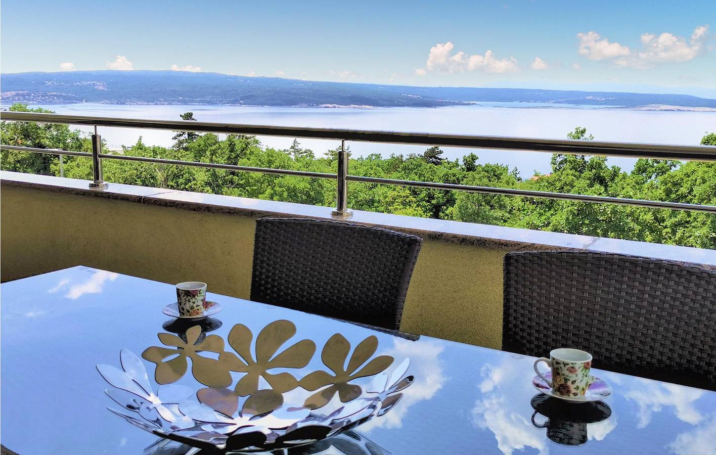 Gemütlich, 2 km vom Strand entfernt: Apartment am Pool mit WLAN und Terrasse in Crikvenica, Primorje-Gorski Kotar