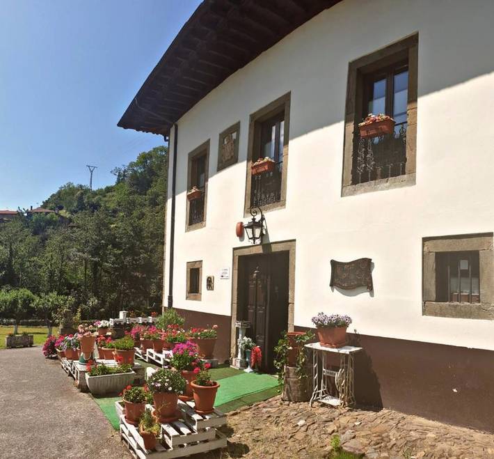 Hotel para 4 personas, con jardín en Comarca del Caudal - 2