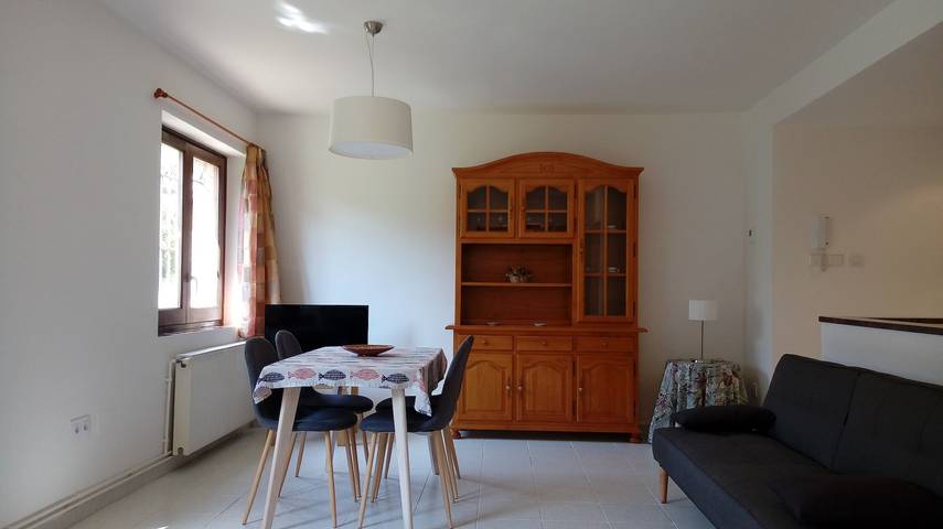 Apartamento entero, Apartamento 'Apartament Can Pujadas' con piscina, Wi-Fi y aire acondicionado in Regencós, Costa Brava