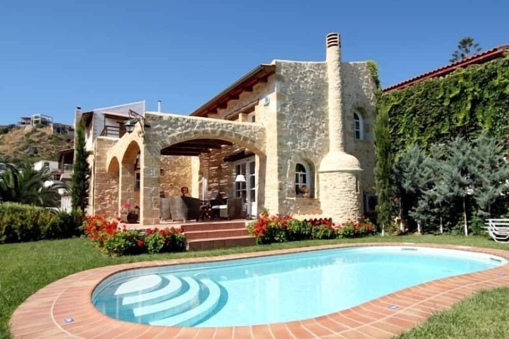 Rock House's Villa Melody, Secluded Villa with private swimming pool and garden in Platanias, Chania region