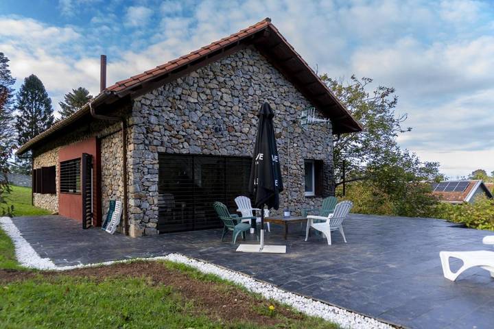 Apartamento para 8 personas, con terraza además de vistas y jardín en Caravia