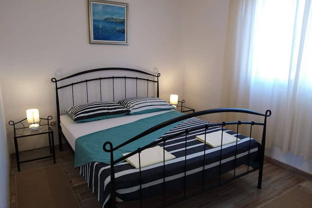 Ganze Wohnung, Apartment Villa Jakov - Two Bedroom Apartment with Terrace and Swimming Pool in Šolta (Split-Dalmatien), Grohote