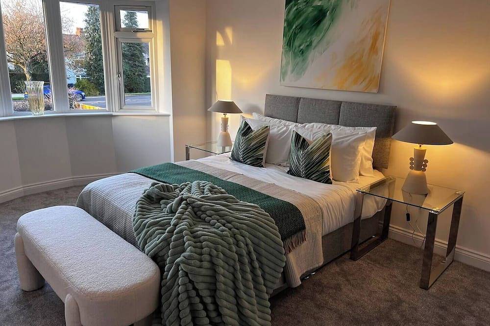 Long Shoot - Beautiful, spacious and luxurious house. in Warwickshire