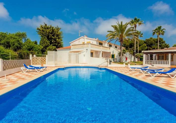 Gîte pour 4 personnes, avec bassin pour enfant et balcon à Cala en Bosc