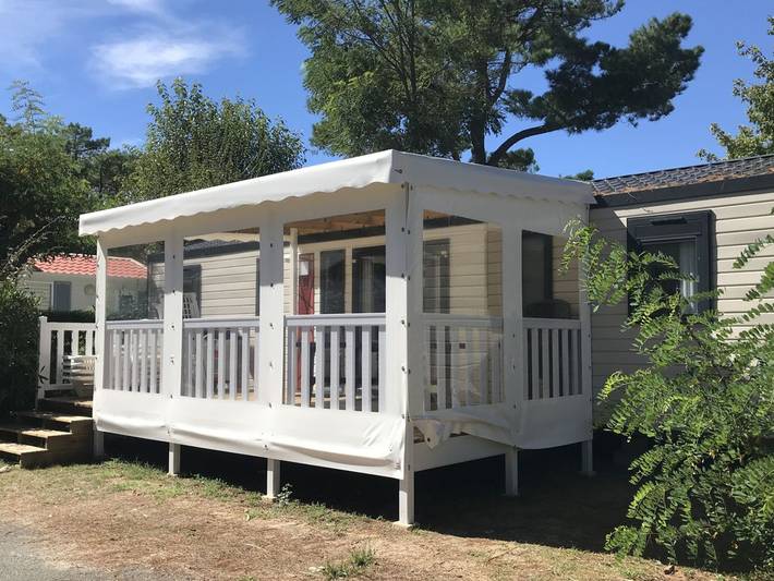 Mobil home pour 8 personnes, avec terrasse et piscine, animaux acceptés dans Plage De La Paree Du Jonc