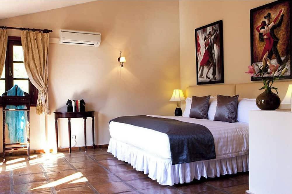 Homerez - Paradisiacal Villa in Benahavís with Jacuzzi and Private Pool in El Madronal, Benahavís