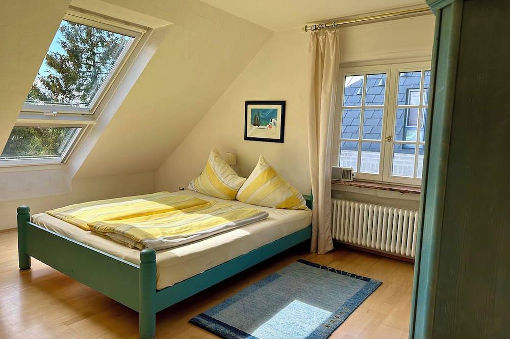 Haus Sonnenschein in Überlingen mit Blick auf den Bodensee und die Berge. in Überlingen, Region Bodensee-Oberschwaben