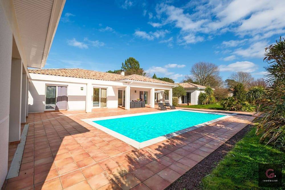 Contemporary Villa with Pool in Sanguinet 8 Pers in Sanguinet, Côte d’Argent
