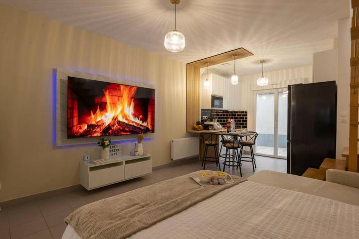 Location de vacances pour 6 personnes, avec Balcon et Jacuzzi ainsi que Terrasse et Jardin à Annet-sur-Marne