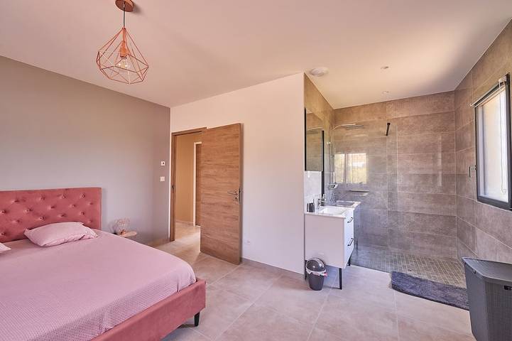 Location de vacances pour 8 personnes, avec jacuzzi ainsi que terrasse et jardin à Servian - 2