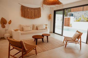 Cottage pour 4 personnes, avec terrasse ainsi que vue et piscine à Hell-Bourg