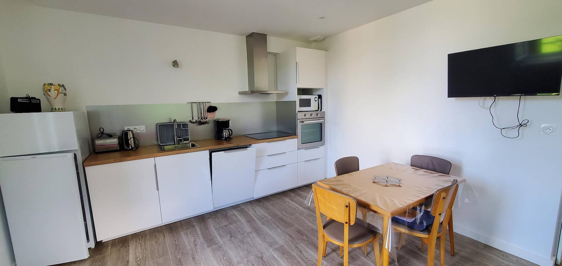 Appartement entier, Appa Manoir Fleury 4 in Murol, Parc naturel régional des Volcans d'Auvergne