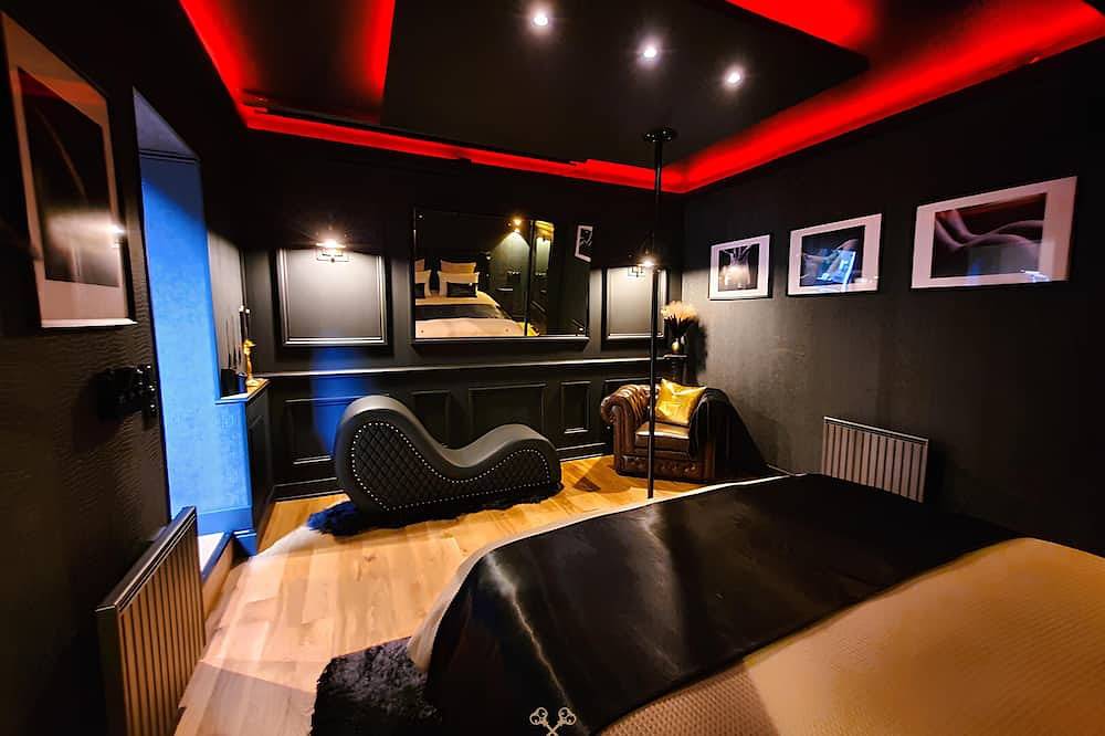 Entire apartment, Velvet & Leather - Luxurious Loveroom near Paris - Spa Sauna Secretroom Cinema in Choisy-le-Roi, Val-de-Marne