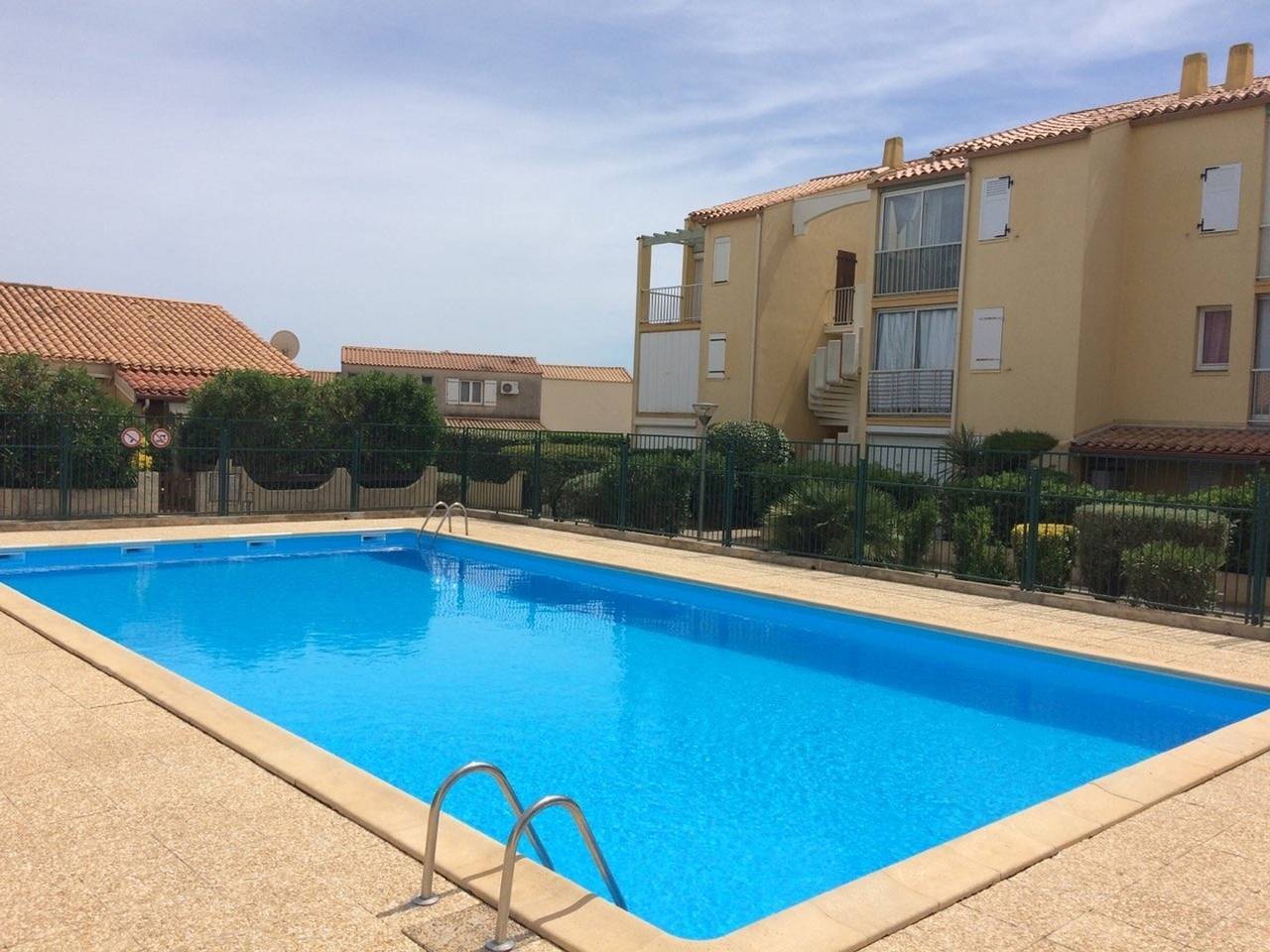 Appartement entier, T2 avec piscine, tennis & parking - Proche plage - 3/4 pers in Saint Pierre la Mer, Fleury
